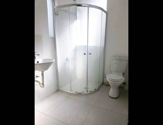 2 bed property to rent in WOODSTOCK